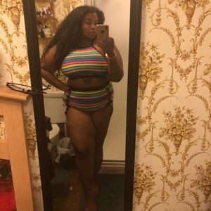 Pre-Own F21 Rainbow 2 piece